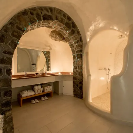 Отель Renos 4*