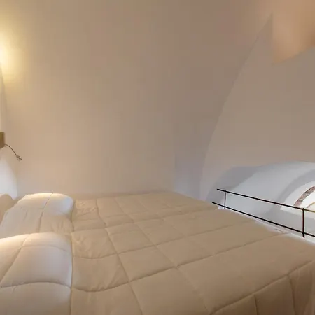 Отель Renos 4*