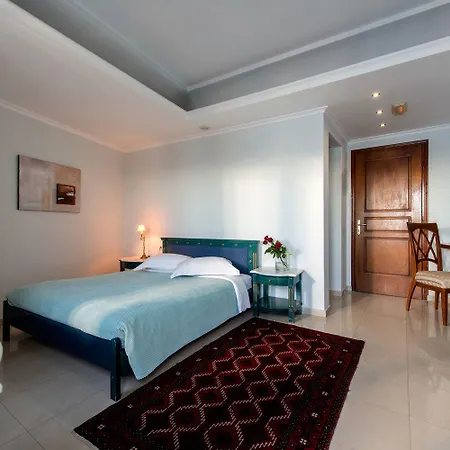 Hotel Renos 4*