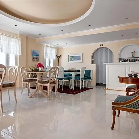 Hotel Renos