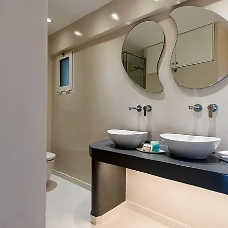 Renos Hotel Fira (Santorini)