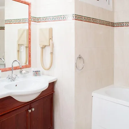 Hotel Renos 4*