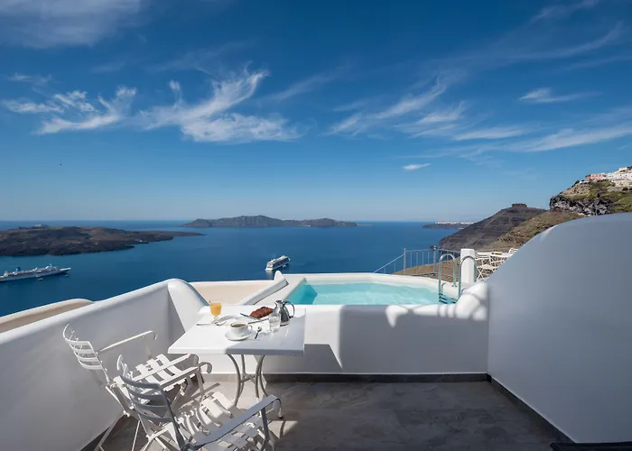 Renos Hotel Fira (Santorini)