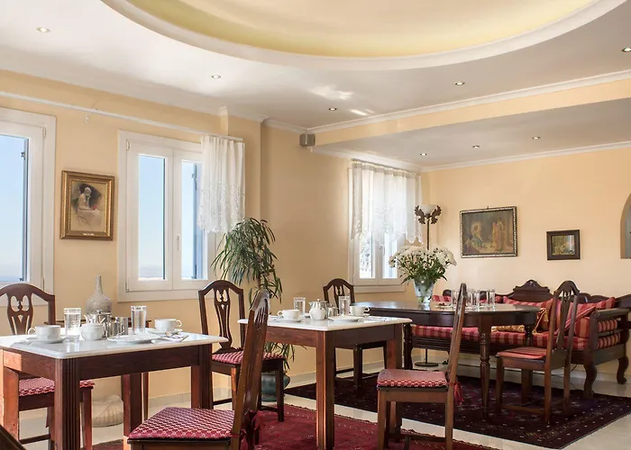 Renos Hotel Fira (Santorini)