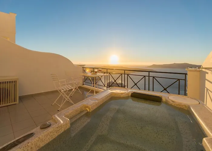 Renos Hotel Fira (Santorini)