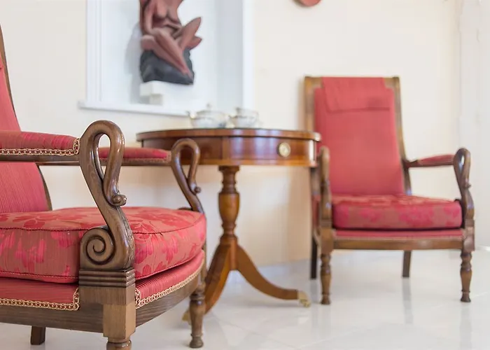 Renos Hotel Fira (Santorini)