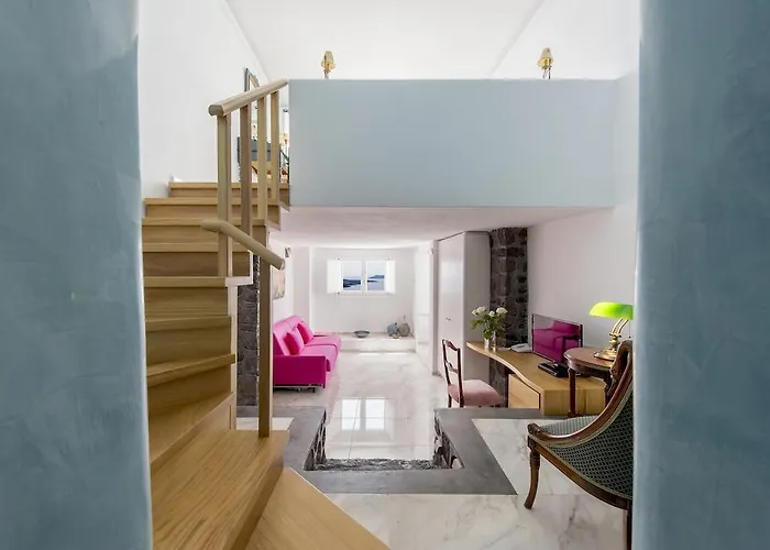 Renos Hotel Fira (Santorini)