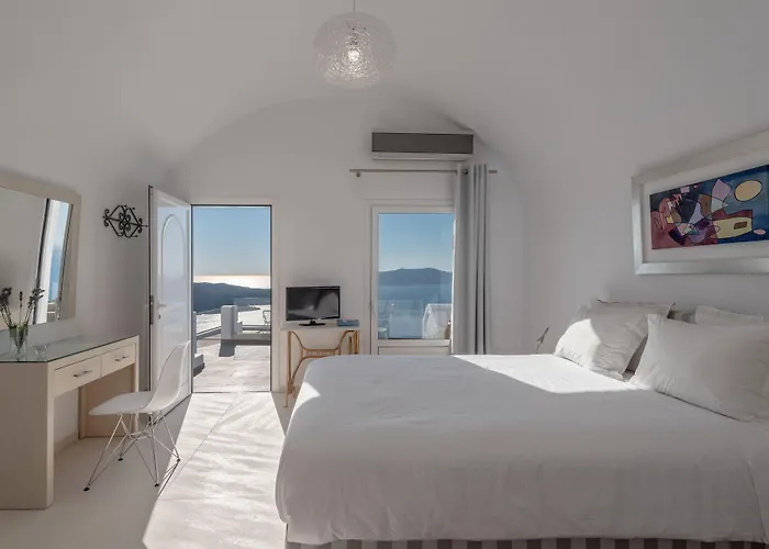 Renos Fira (Santorini)