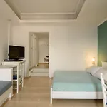 Renos 4* サントリーニ