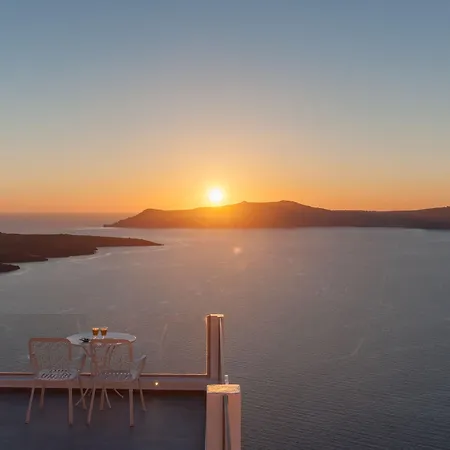 Renos Hotel Fira (Santorini)