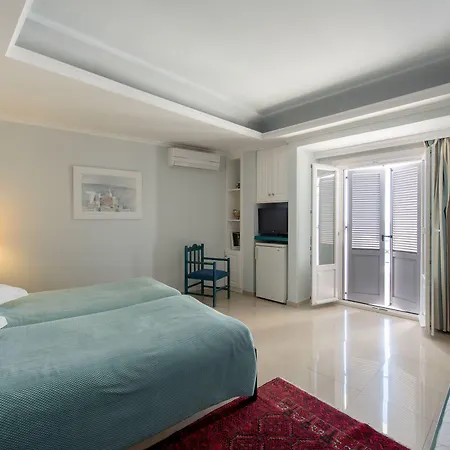 Renos ثيرا